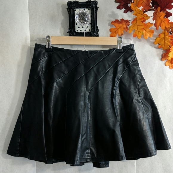 Free People Dresses & Skirts - Free People faux leather flare skirt Sz 4